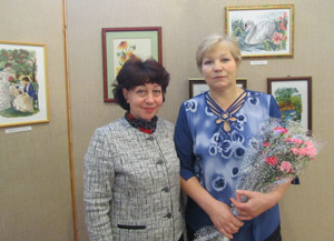 Кукина Е.В., зам. директора библиотеки, и Акимова М.Ф. на открытии выставки.