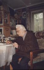 С.Д. Умников в своей квартире-музее